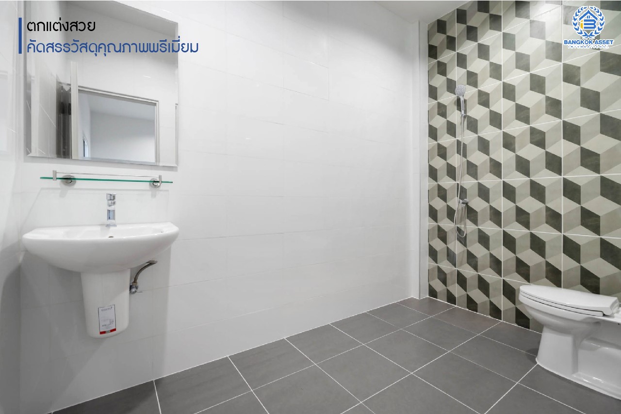 บ้านมือสองตกแต่งใหม่ บนทำเลที่ดีที่สุด! หน้าโครงการติด MRT "สถานีไทรม้า" ม.ซื่อตรง พระนั่งเกล้า-ท่าอิฐ ทาวน์เฮ้าส์หลังใหญ่ เนื้อที่ 26 ตร.ว. ฟังก์ชั่นจัดเต็ม 3 ห้องนอน 2 ห้องน้ำ 2 ที่จอดรถ ทำเลใกล้ เซ็นทรัลรัตนาธิเบศร์ และทางด่วน "งามวงศ์วาน"...